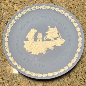 Perfect condition Wedgewood Apollo moon plate